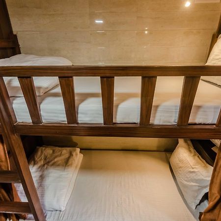 Awesome Dormitory - Men Only Mumbai Exterior foto