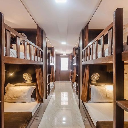 Awesome Dormitory - Men Only Mumbai Exterior foto