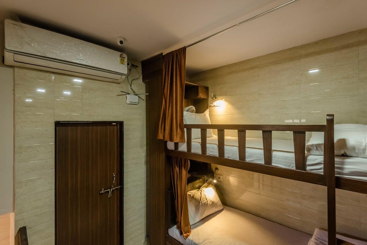 Awesome Dormitory - Men Only Mumbai Exterior foto