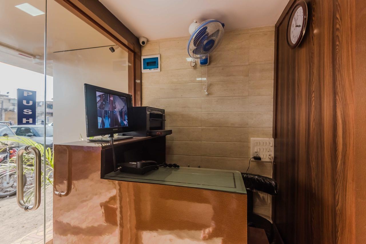 Awesome Dormitory - Men Only Mumbai Exterior foto