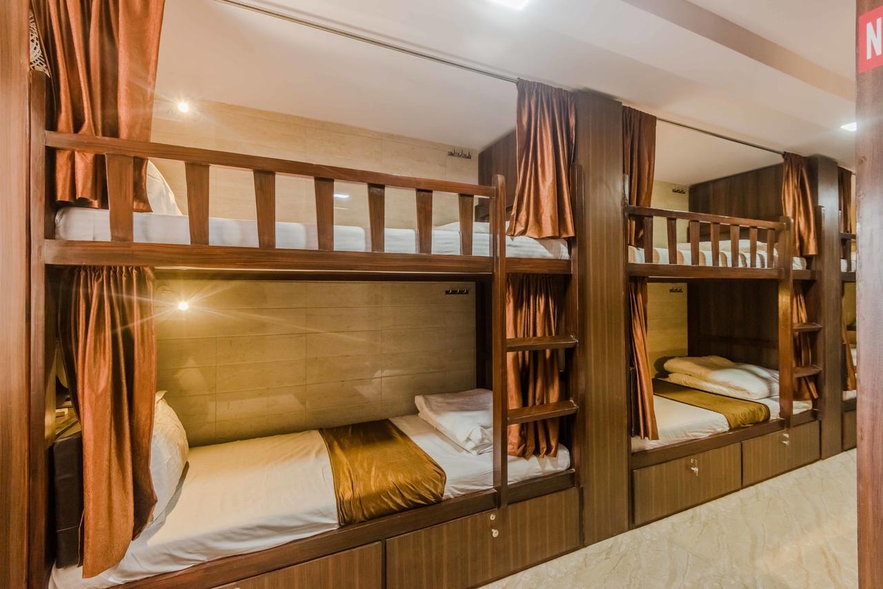 Awesome Dormitory - Men Only Mumbai Exterior foto