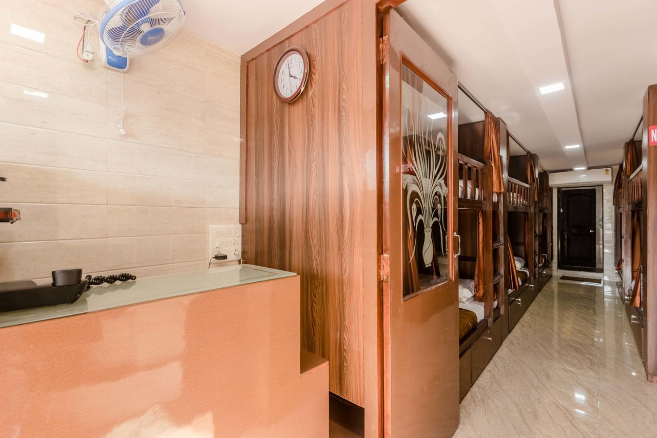 Awesome Dormitory - Men Only Mumbai Exterior foto