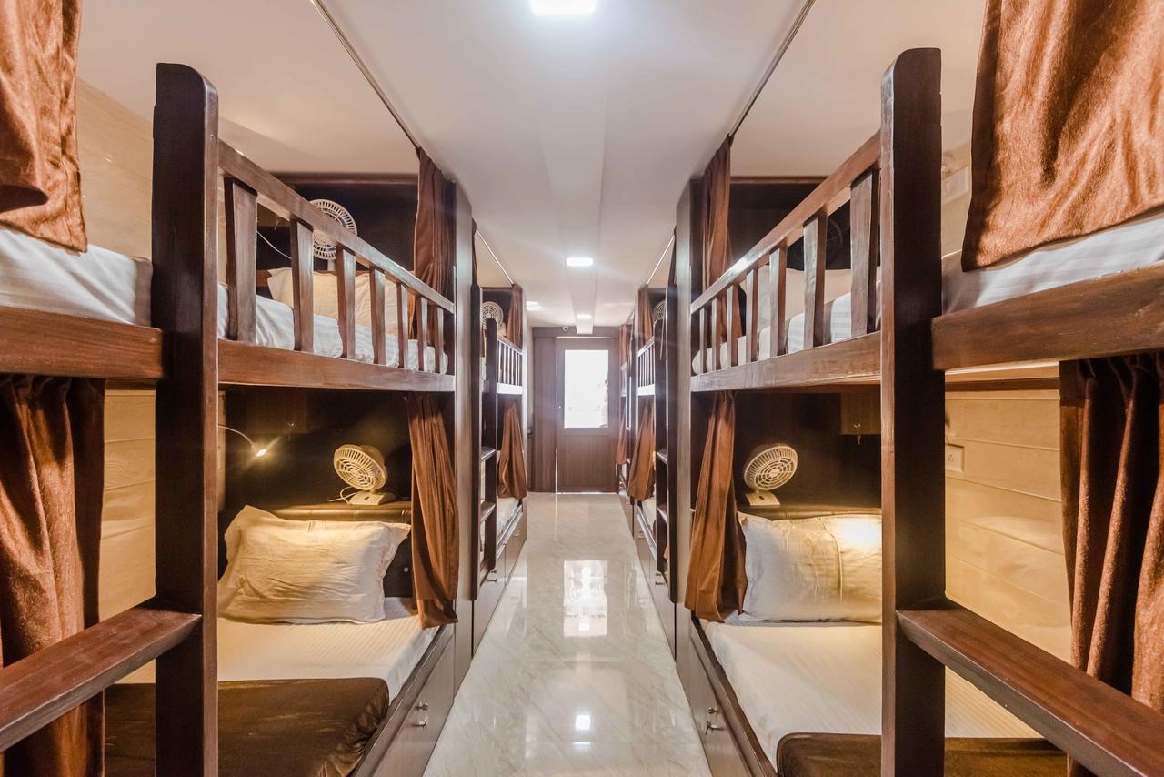 Awesome Dormitory - Men Only Mumbai Exterior foto