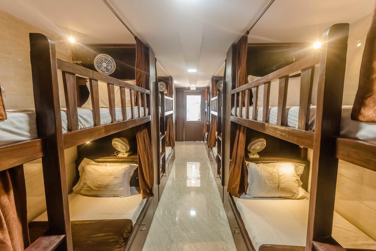 Awesome Dormitory - Men Only Mumbai Exterior foto
